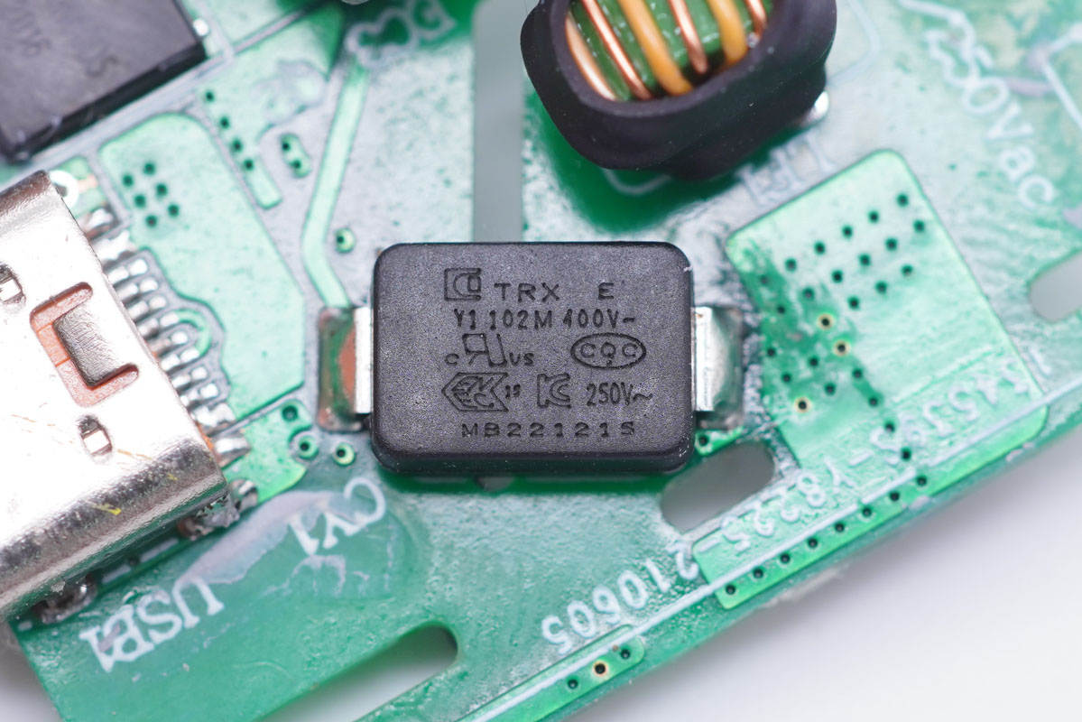 拆解報(bào)告：華科生迷你33W快充充電器-充電頭網(wǎng)