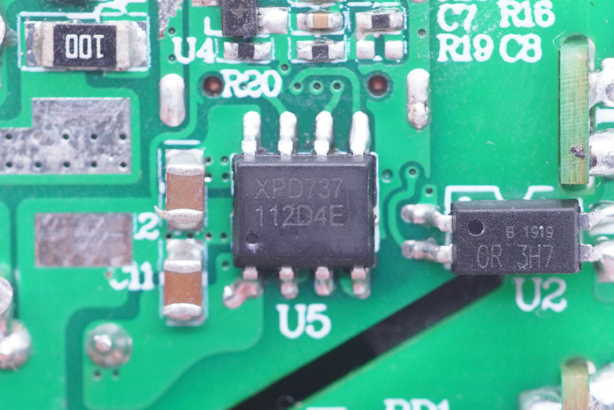 拆解報(bào)告：華科生迷你33W快充充電器-充電頭網(wǎng)