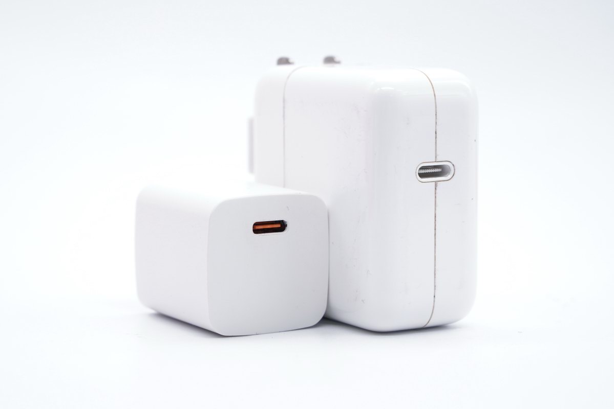 華科生推出33W快充迷你充電器，功率密度破1-充電頭網(wǎng)
