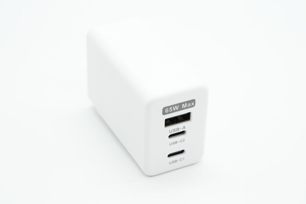 拆解報告:HKS華科生65W 2C1A快充充電器-充電頭網(wǎng)