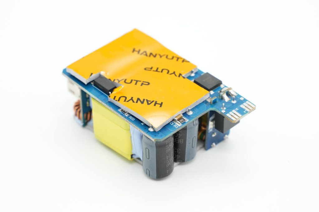 拆解報告：HKS華科生65W 2C1A快充充電器-充電頭網(wǎng)