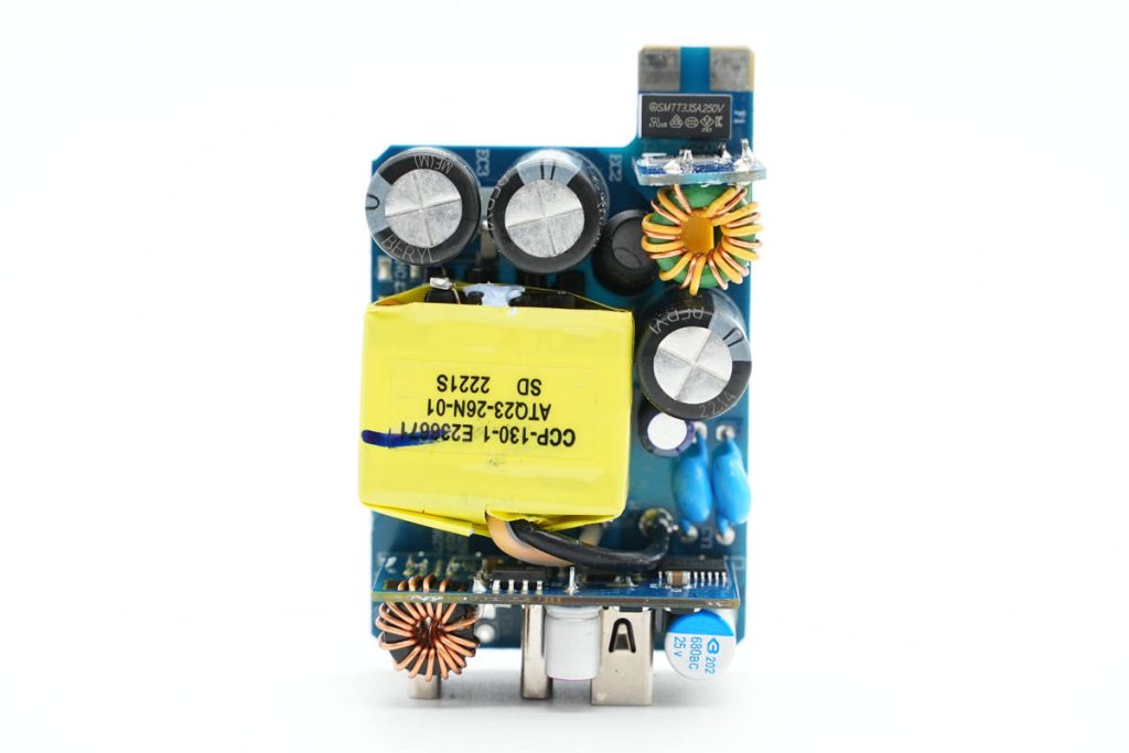 拆解報告：HKS華科生65W 2C1A快充充電器-充電頭網(wǎng)