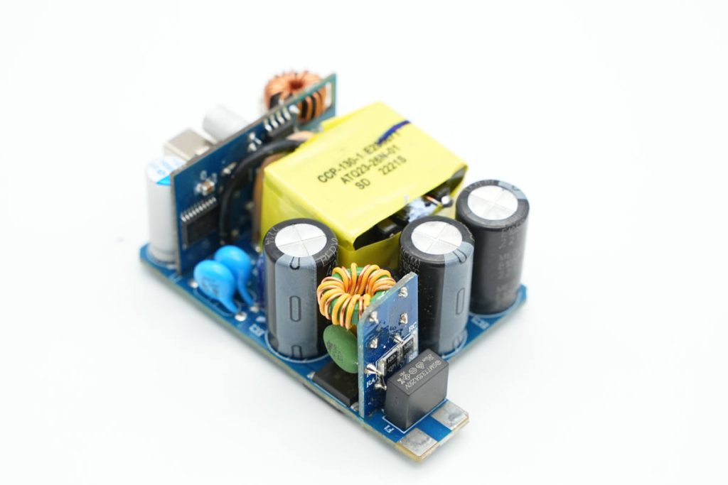 拆解報告：HKS華科生65W 2C1A快充充電器-充電頭網(wǎng)
