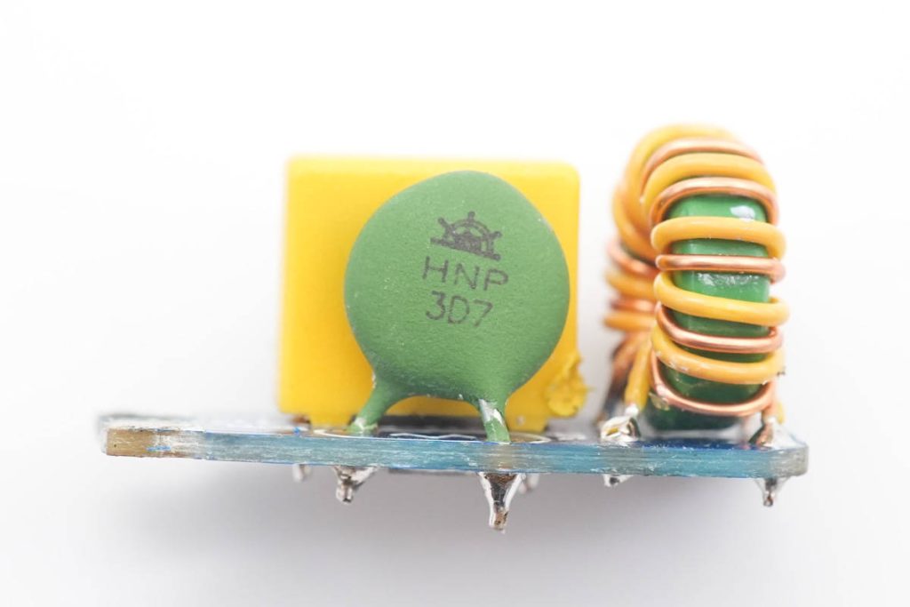 拆解報告：HKS華科生65W 2C1A快充充電器-充電頭網(wǎng)
