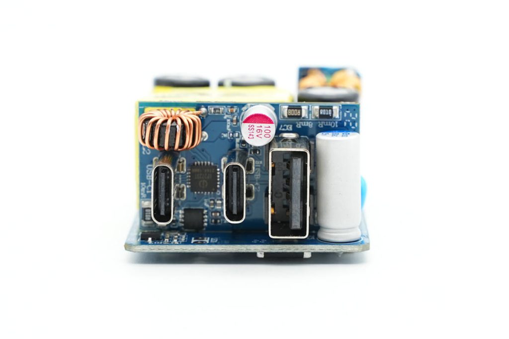 拆解報告：HKS華科生65W 2C1A快充充電器-充電頭網(wǎng)