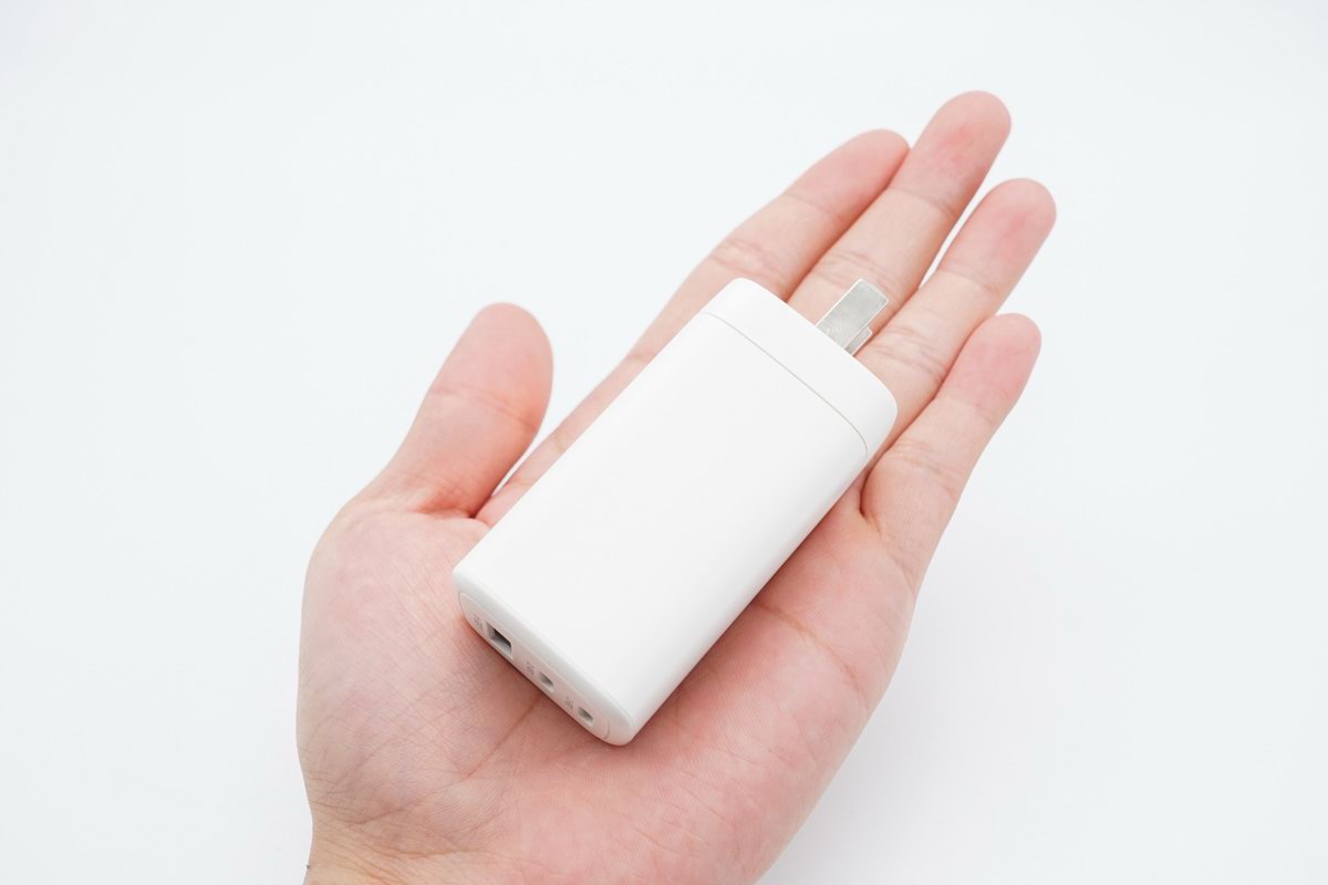華科生推出65W 2C1A氮化鎵充電器，條形柱狀高功率密度-充電頭網(wǎng)