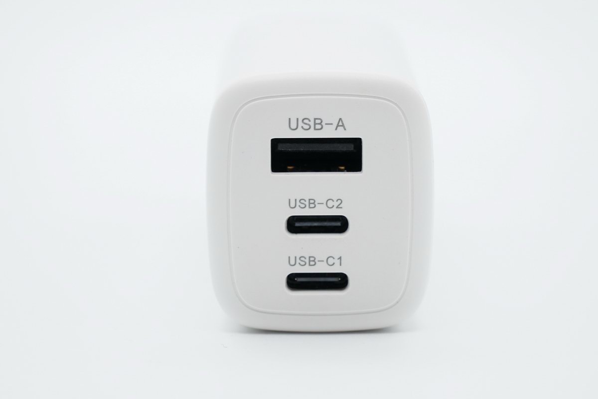 華科生推出65W 2C1A氮化鎵充電器，條形柱狀高功率密度-充電頭網(wǎng)