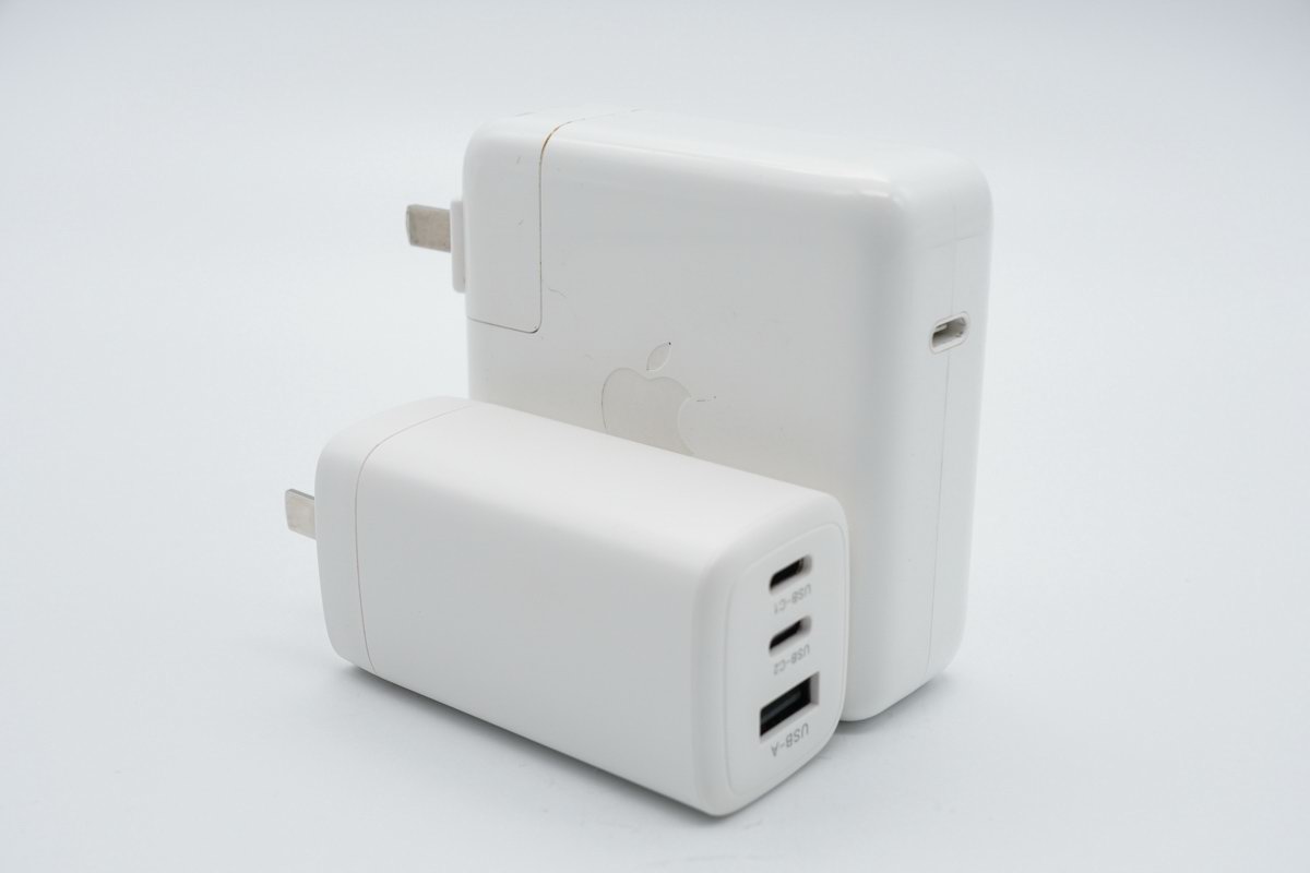 華科生推出65W 2C1A氮化鎵充電器，條形柱狀高功率密度-充電頭網(wǎng)