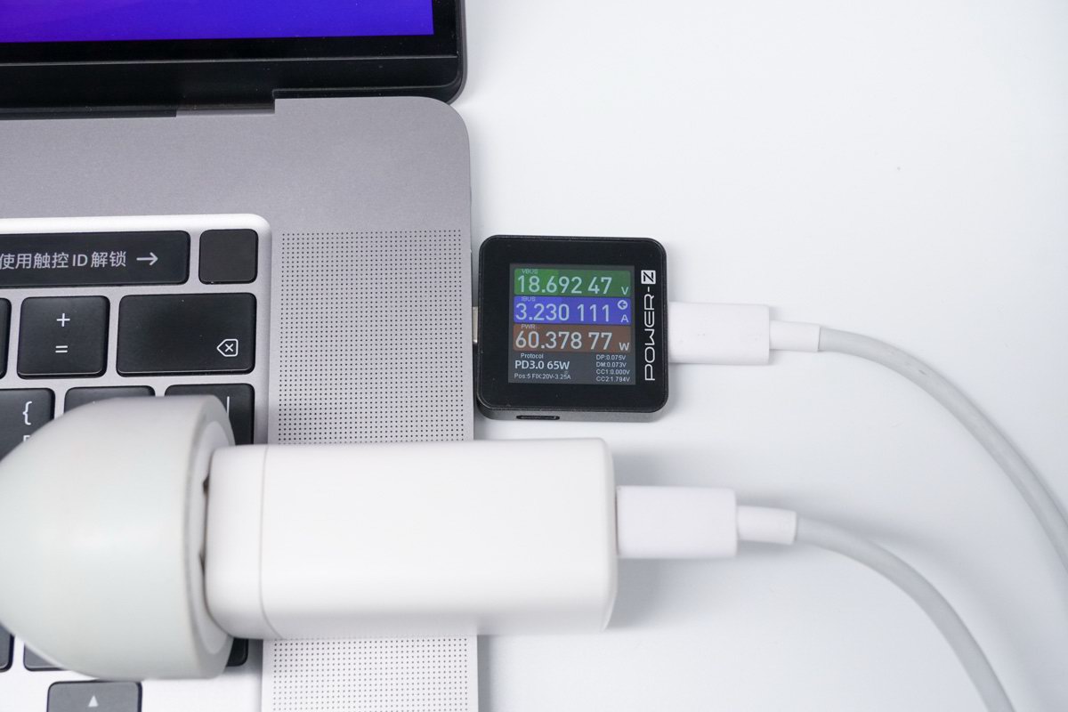 華科生推出65W 2C1A氮化鎵充電器，條形柱狀高功率密度-充電頭網(wǎng)