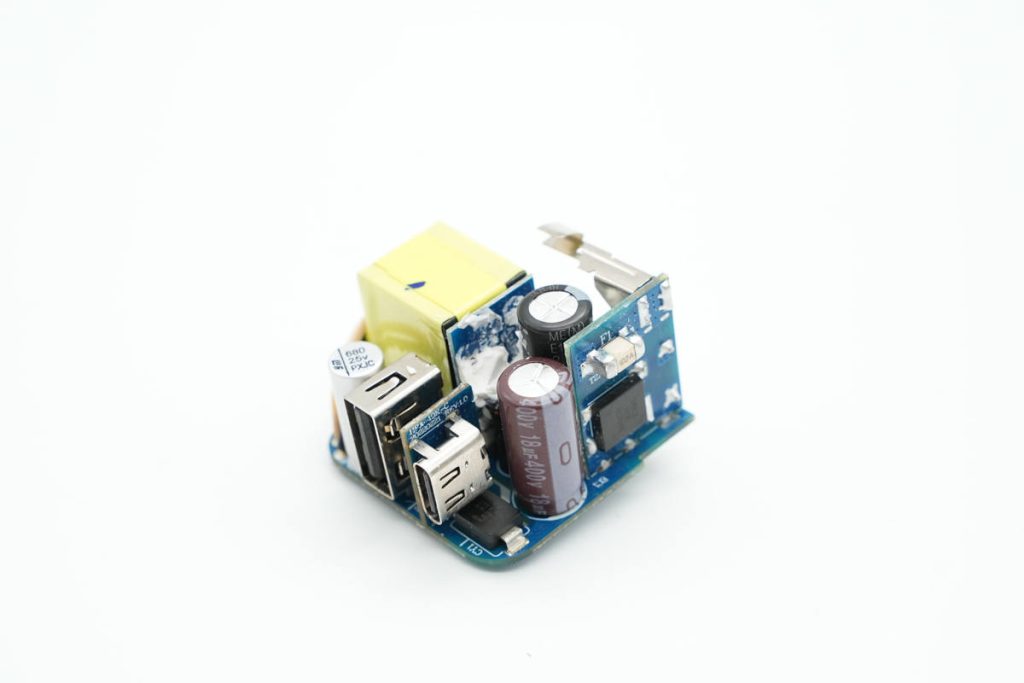 拆解報告：HKS華科生30W 1A1C氮化鎵充電器-充電頭網(wǎng)