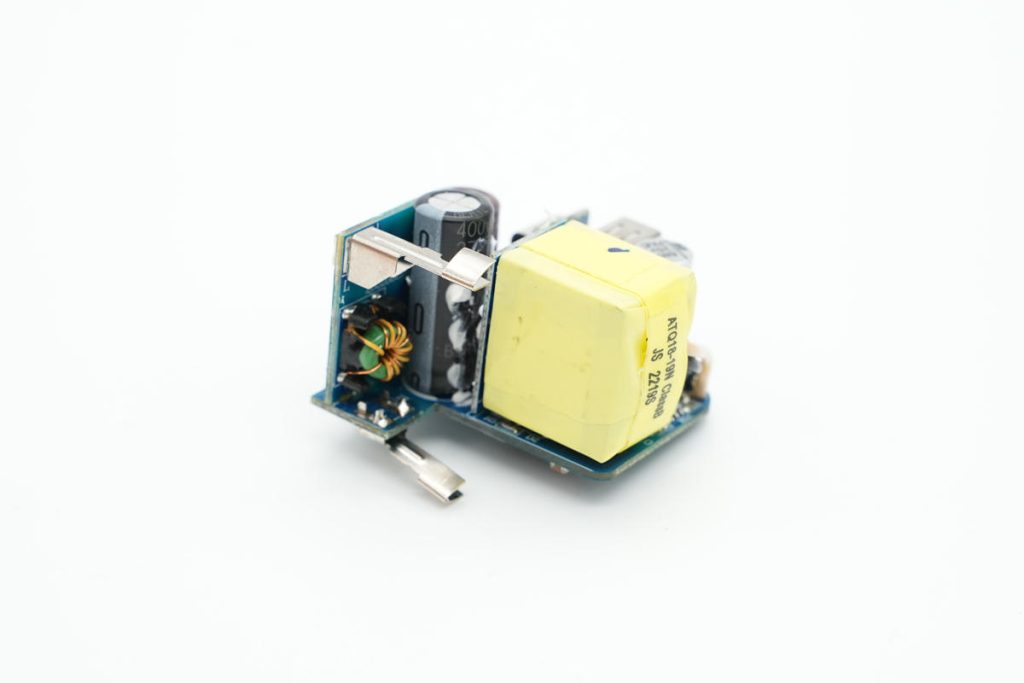 拆解報告：HKS華科生30W 1A1C氮化鎵充電器-充電頭網(wǎng)