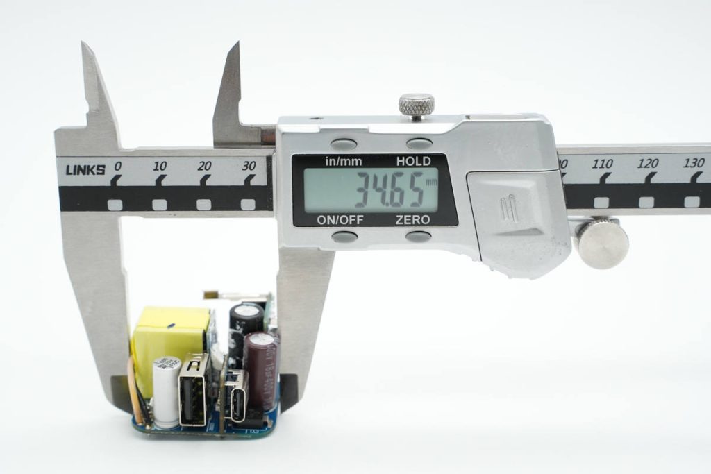 拆解報告：HKS華科生30W 1A1C氮化鎵充電器-充電頭網(wǎng)