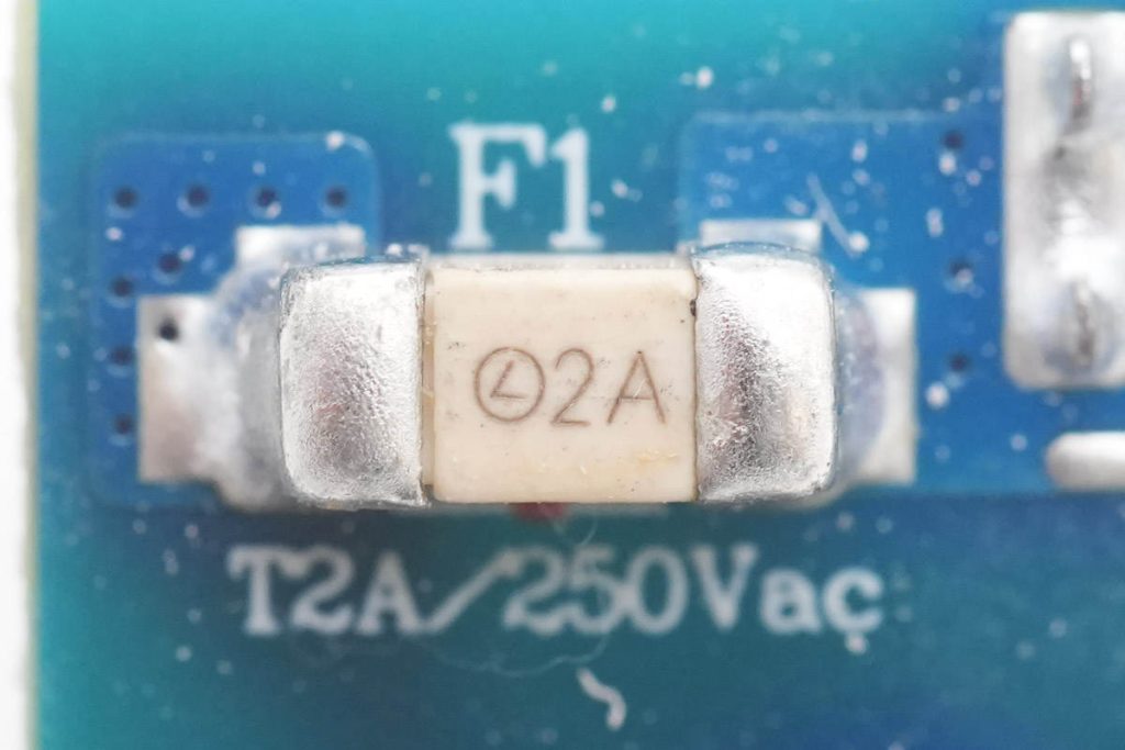 拆解報告：HKS華科生30W 1A1C氮化鎵充電器-充電頭網(wǎng)