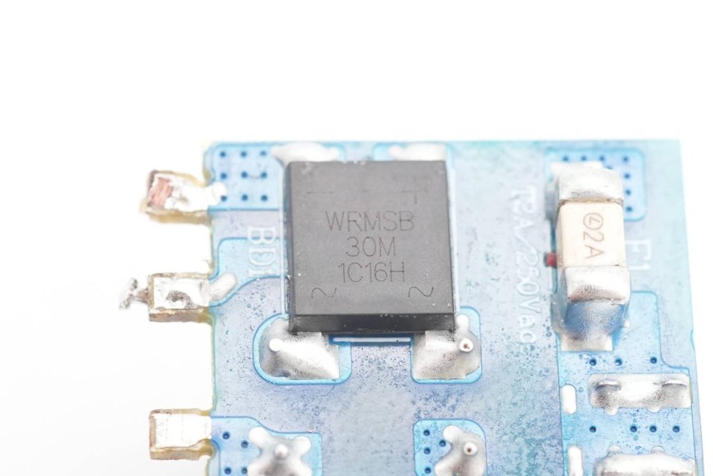 拆解報告：HKS華科生30W 1A1C氮化鎵充電器-充電頭網(wǎng)