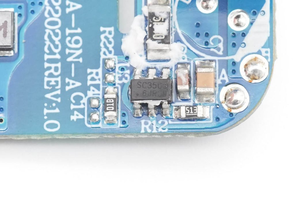 拆解報告：HKS華科生30W 1A1C氮化鎵充電器-充電頭網(wǎng)