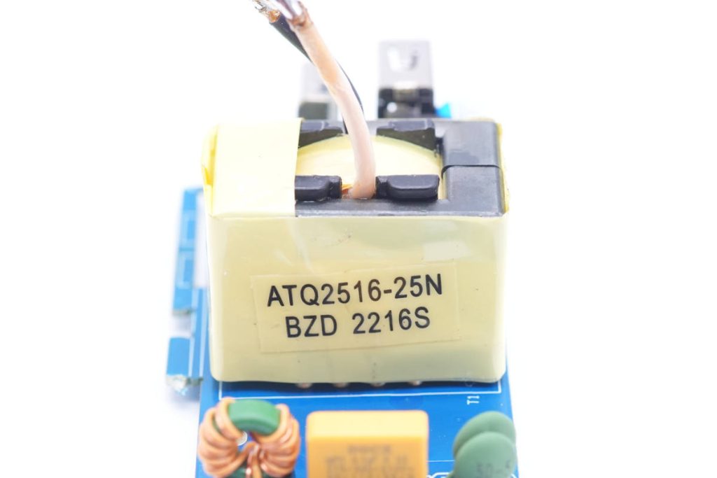 拆解報(bào)告：HKS華科生65W 2C1A氮化鎵快充充電器-充電頭網(wǎng)